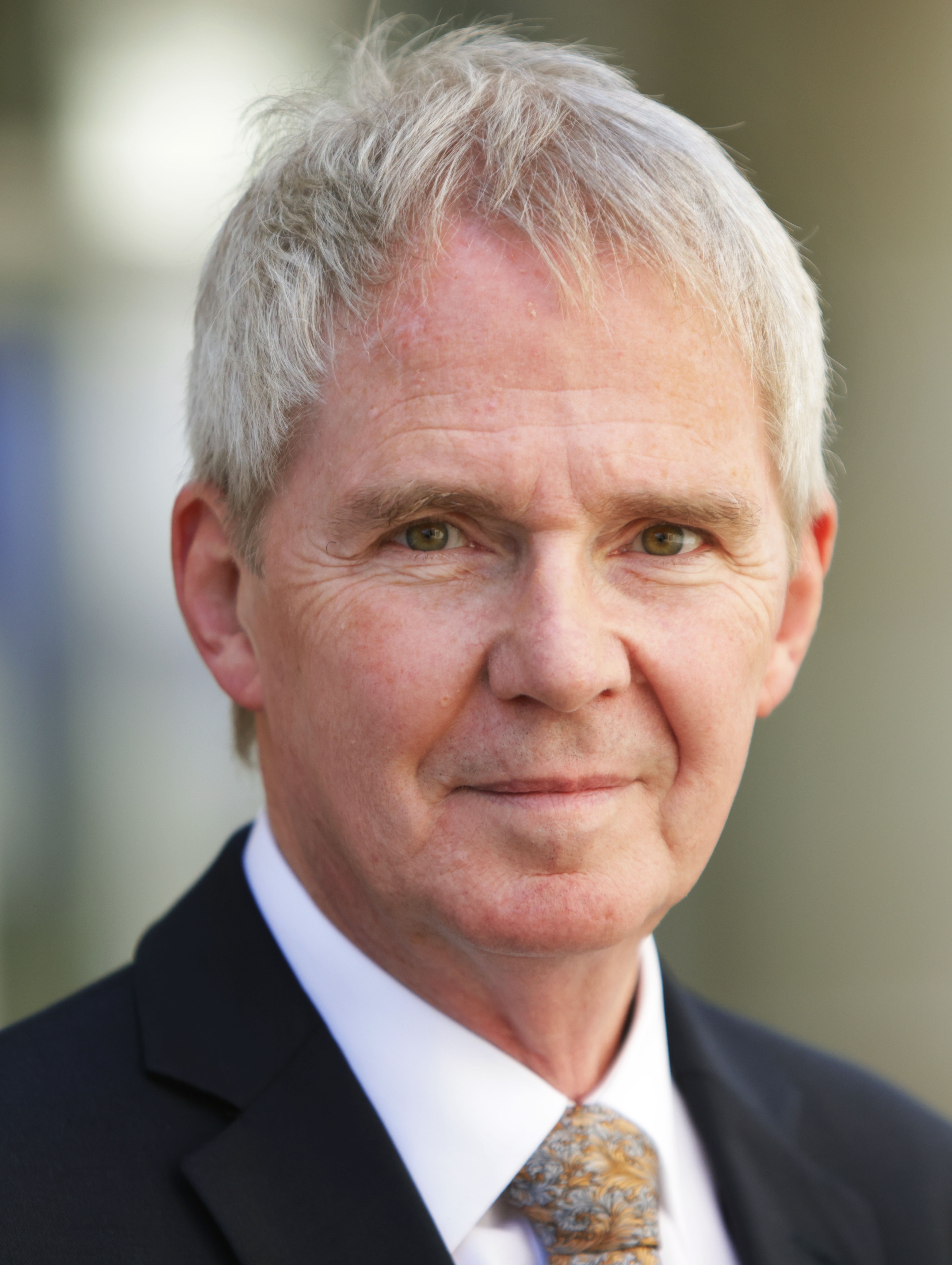 Head and shoulders photo of Professor Sir Nigel Shadbolt, wearing suit and tie.